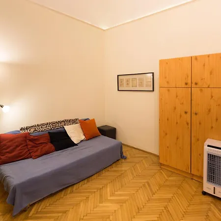Elizabeth Square Apartament