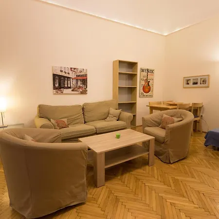 Elizabeth Square Apartament