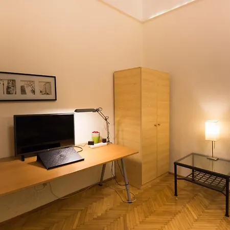 Elizabeth Square Apartament