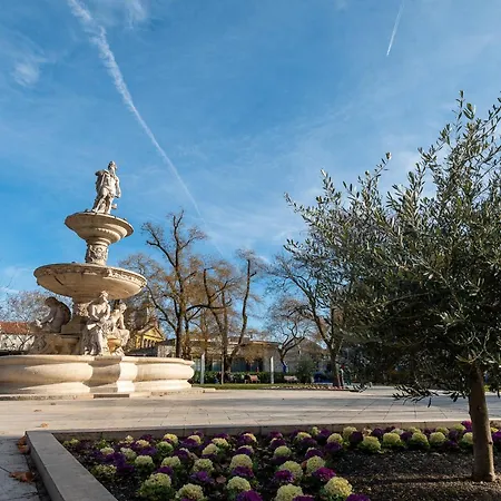 Elizabeth Square Apartman *