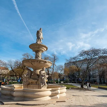 Elizabeth Square *