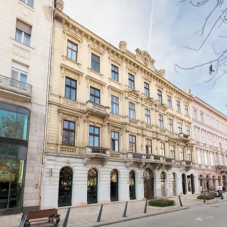 Elizabeth Square * Budapest